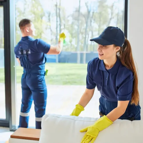 Zwei Mitarbeiter unseres Teams bei der Arbeit